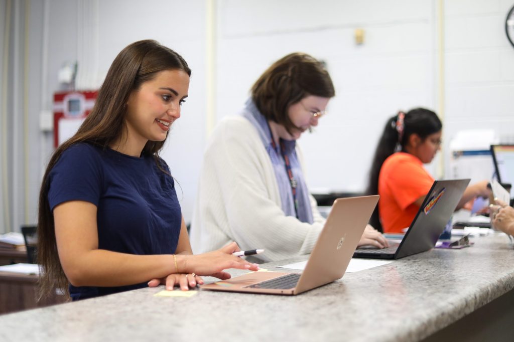 FirstDayEdited-67_649d7c front office staff on laptops
