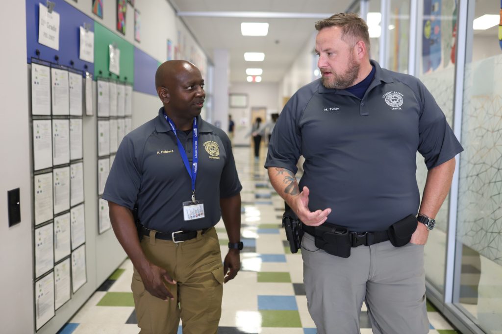 IMG_3027 Two SSOs speak