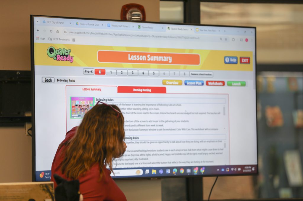 New _ Teacher Mentor Program-7 A lesson summary is on the board