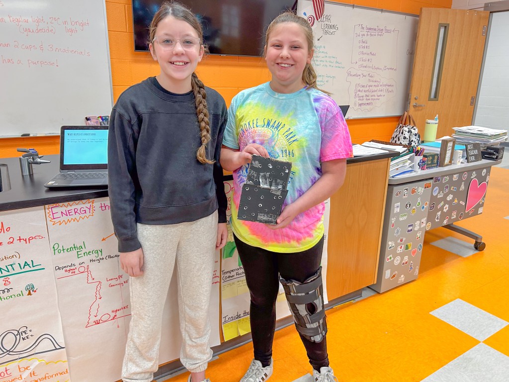 Organ Donor Project Sale Creek-1 Middle School kids showing science project