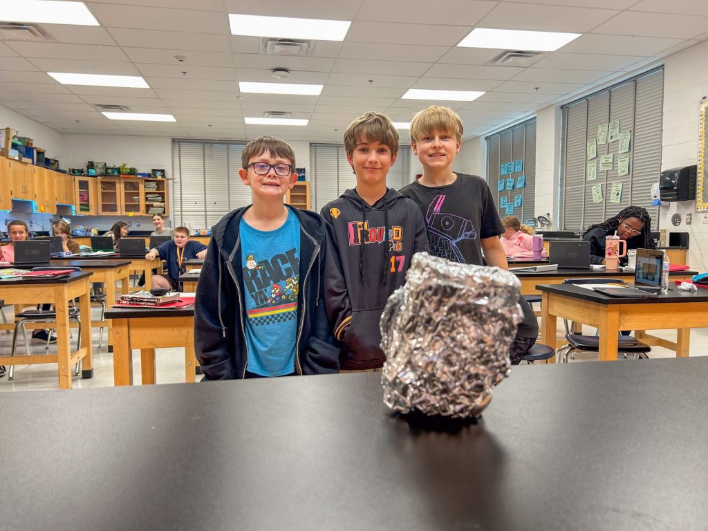 Organ Donor Project Sale Creek-10 Middle School kids showing science project