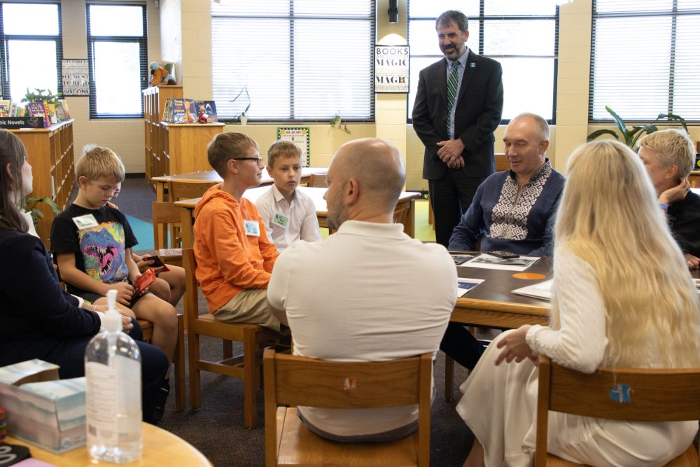 Ukraine Delegate Visits EBE-19 kids talking during East Brainerd Elementary Ukraine Mayor Visit