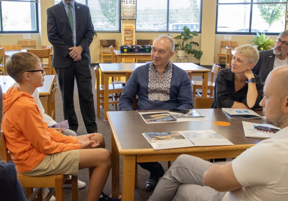 Ukraine Delegate Visits EBE-20 kids talking during East Brainerd Elementary Ukraine Mayor Visit