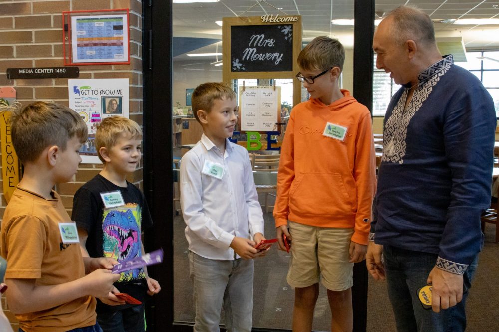 Ukraine Delegate Visits EBE-7 kids talk with mayor and presents during East Brainerd Elementary Ukraine Mayor Visit