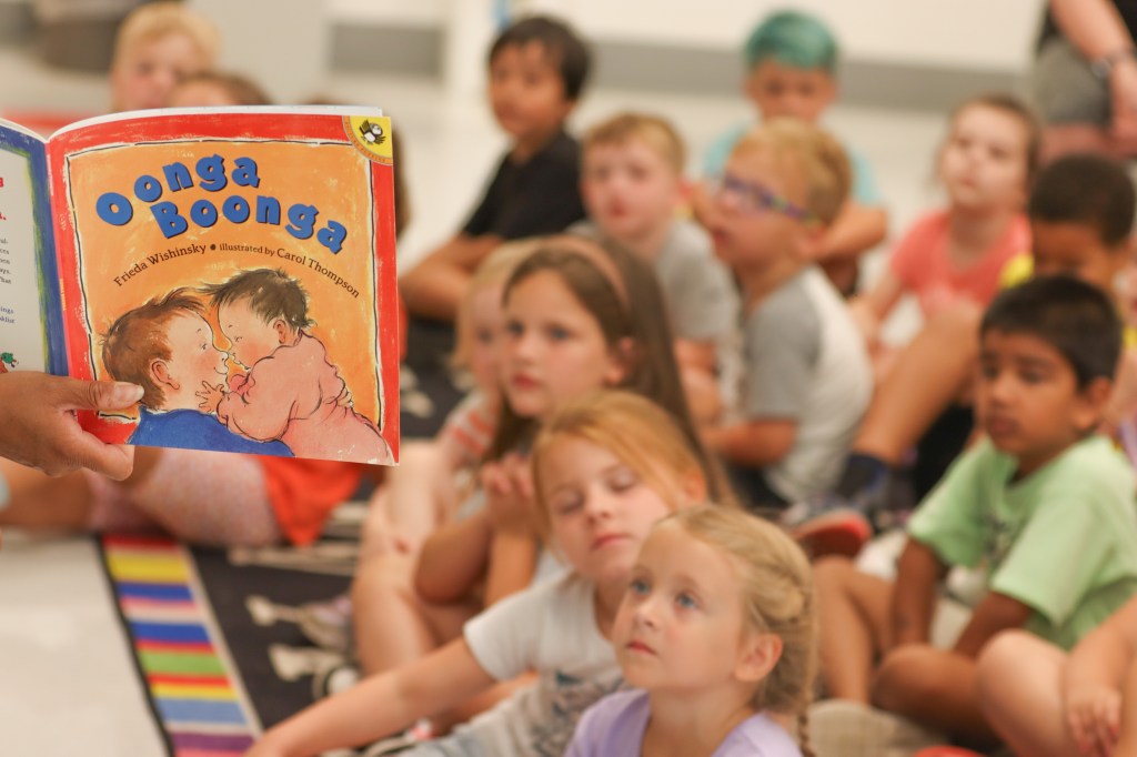 Book Bus Summer Reach MVE-3 teacher reading to students