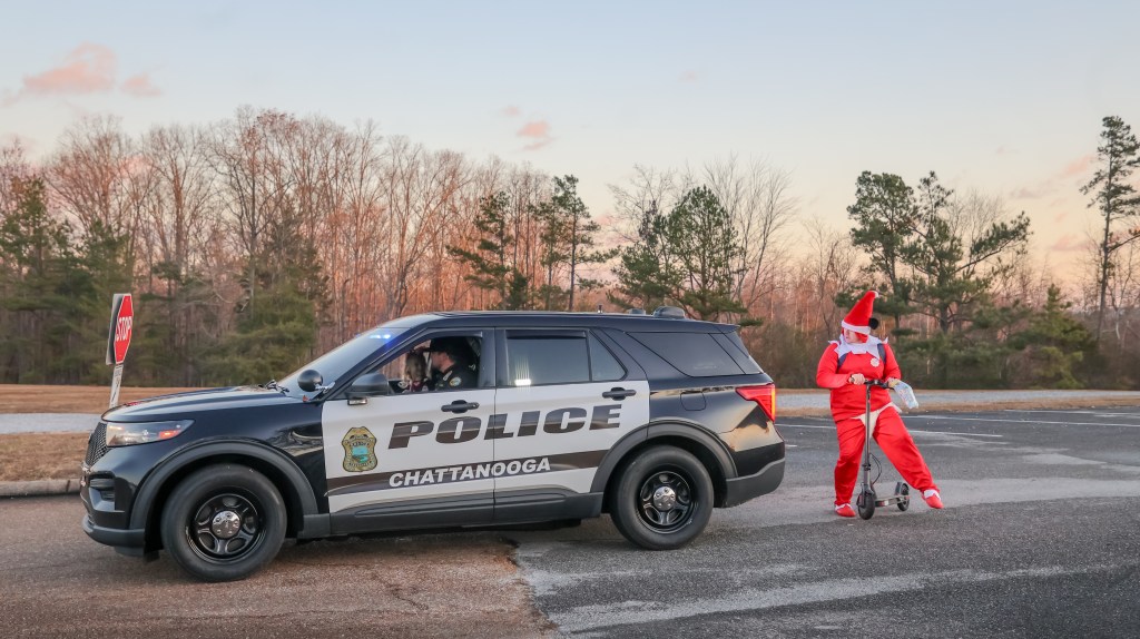 12 19 25 Elf vs Police-1