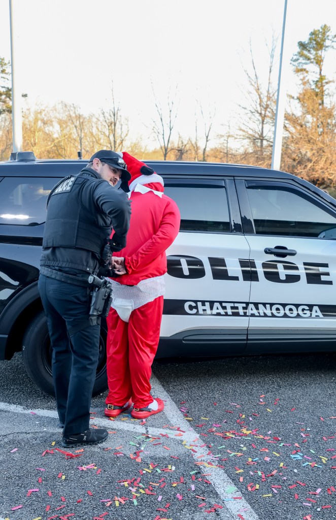 12 19 25 Elf vs Police-23