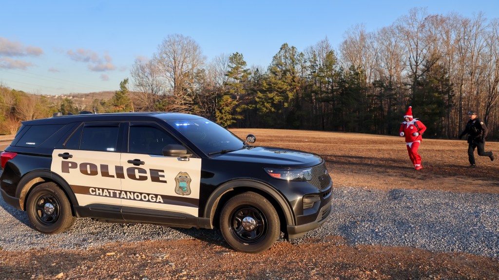 12 19 25 Elf vs Police-32